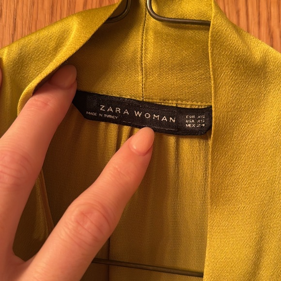Zara Chartreuse Satin Blouse with bow size XS - Picture 5 of 7